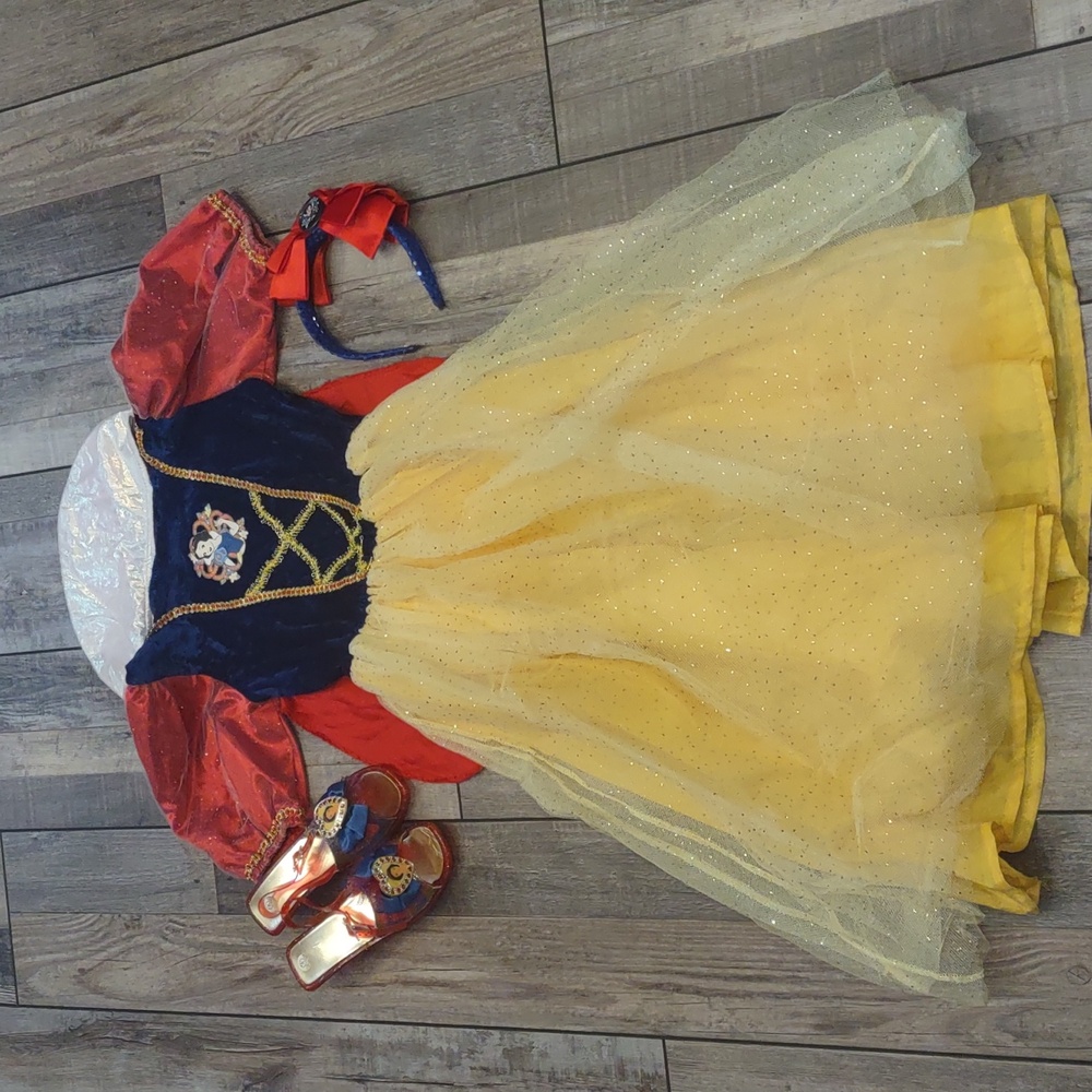 Snow White princess dress 7/8 (I think. The tag has been removed.)